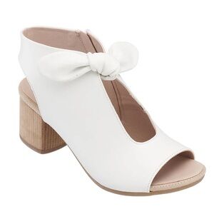 NIB White Kimora Good Choice Elegant Women's Block Heel Sandals. Size 9
